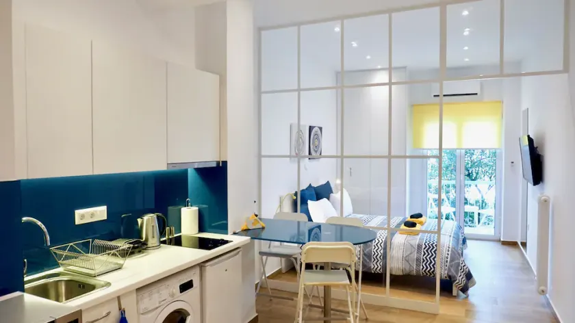 Charming Sunny Studio in Athens - Image 1