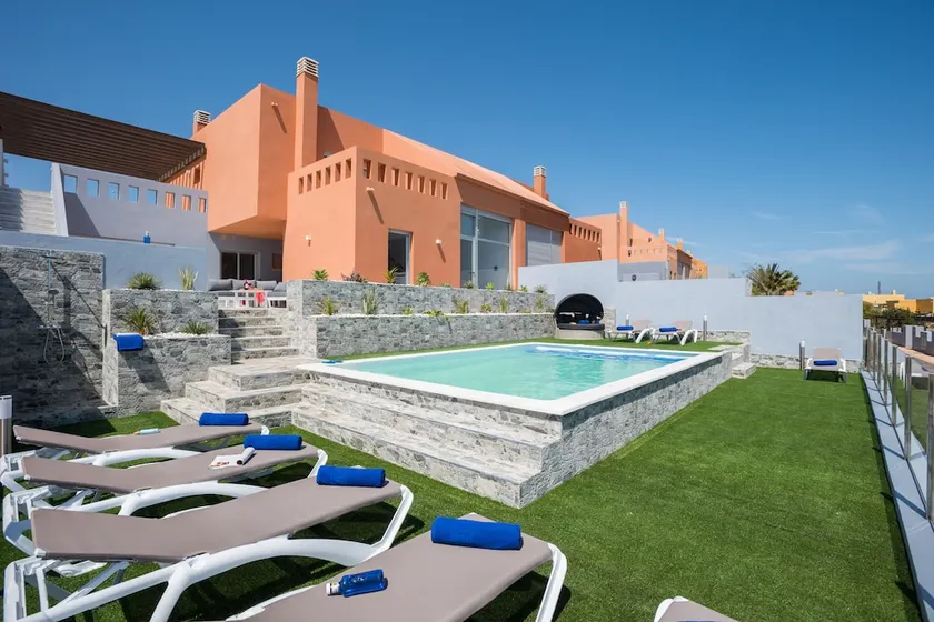 VILLAS ELENA y MARIO Ocean View, Heated Pool, Fast Fiber - Image 1
