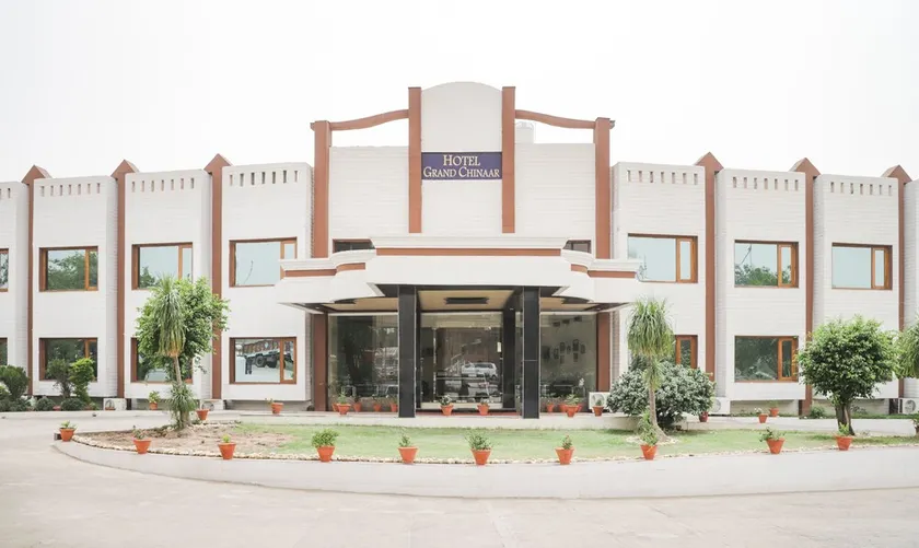 Hotel Grand Chinaar - Image 1