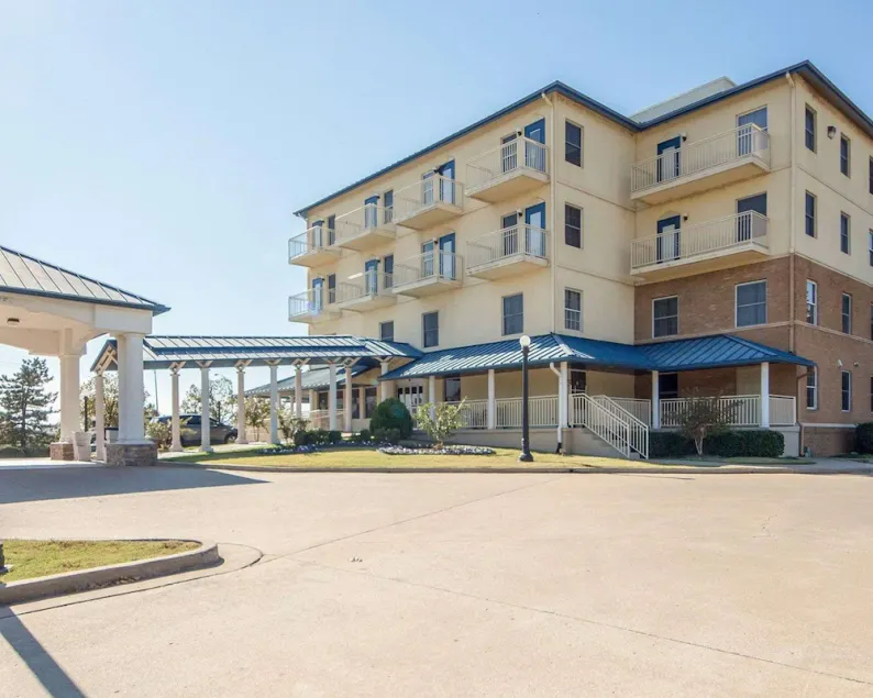 Quality Inn Tulsa–Downtown West - Image 1