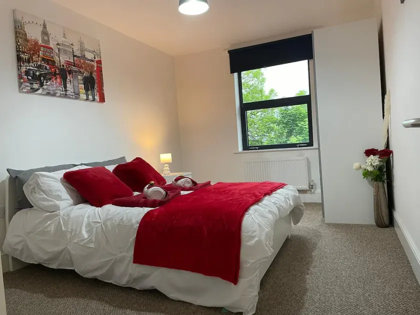 Clarendon Luxury Gated City Apartments - Image 1