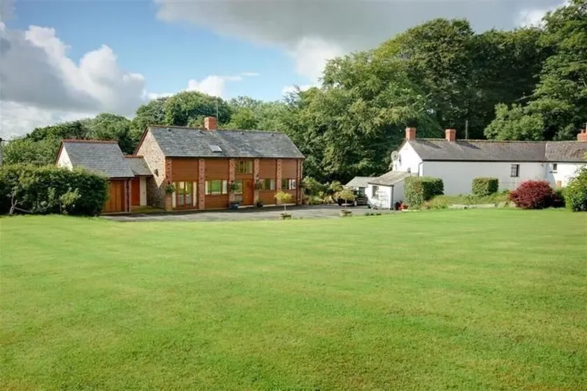 Spacious Holiday Home in Bradworthy With Garden - Image 1