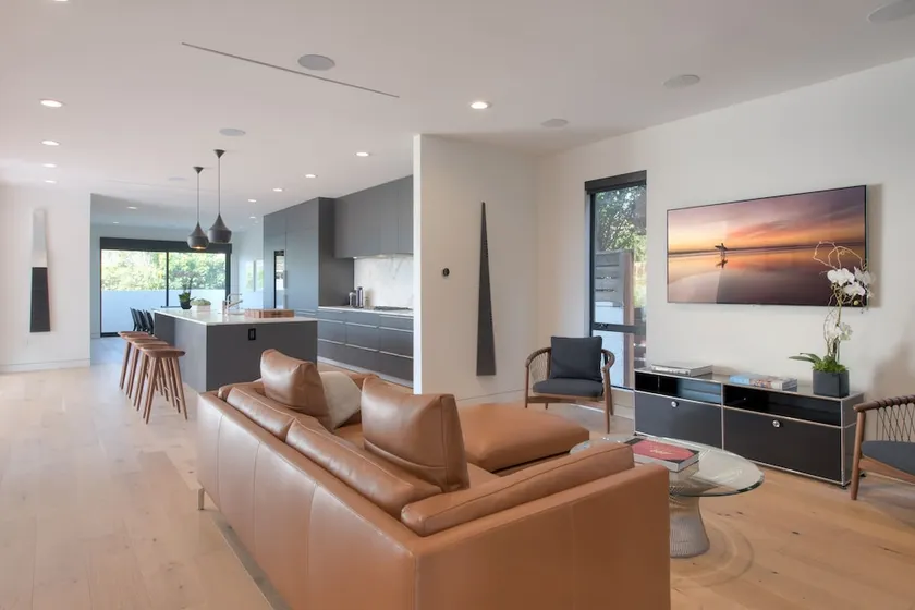 Designer 4br In Venice Beach 4 Bedroom Home - Image 1