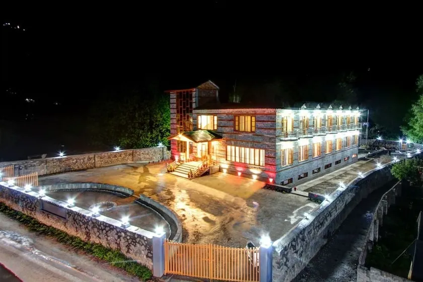 Aamod At Apple Town - Image 1