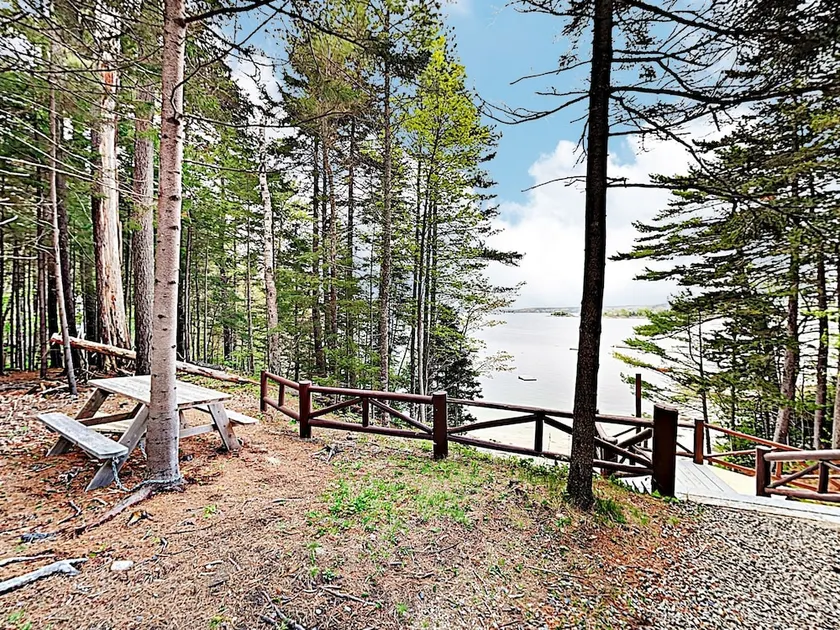 5br Water-view Vintage 5 Bedroom Cottage - Image 1