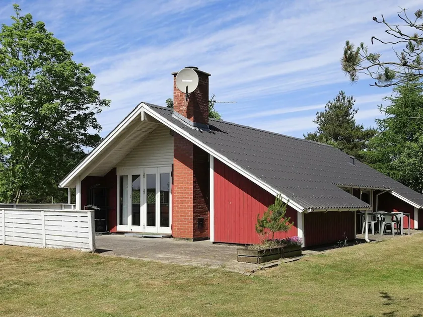 Quaint Holiday Home in Oksbøl With Indoor Whirlpool - Image 1