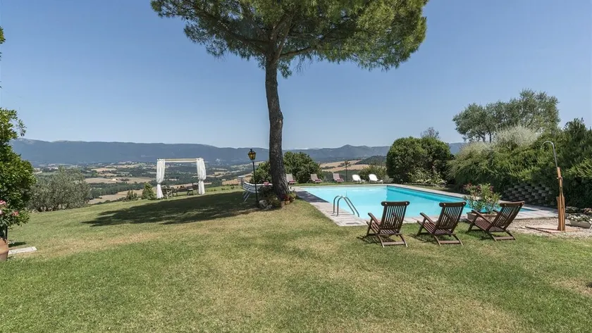 Hostal de Todi 12 - Image 1