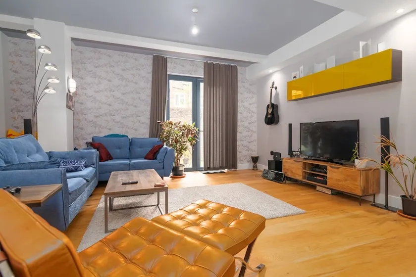 Stunning 2BR Home W/garden, 20 min to Central! - Image 1