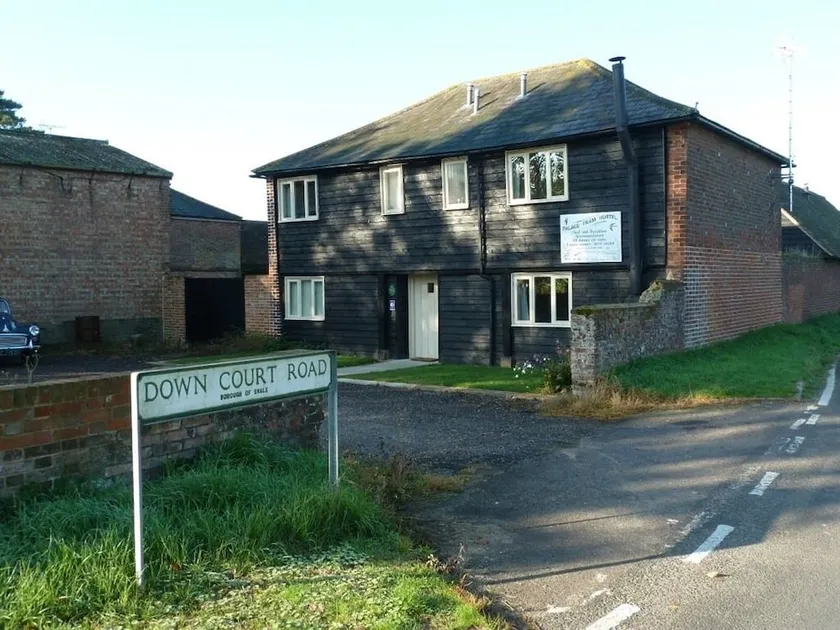 Palace Farm Hostel & Campsite - Image 1
