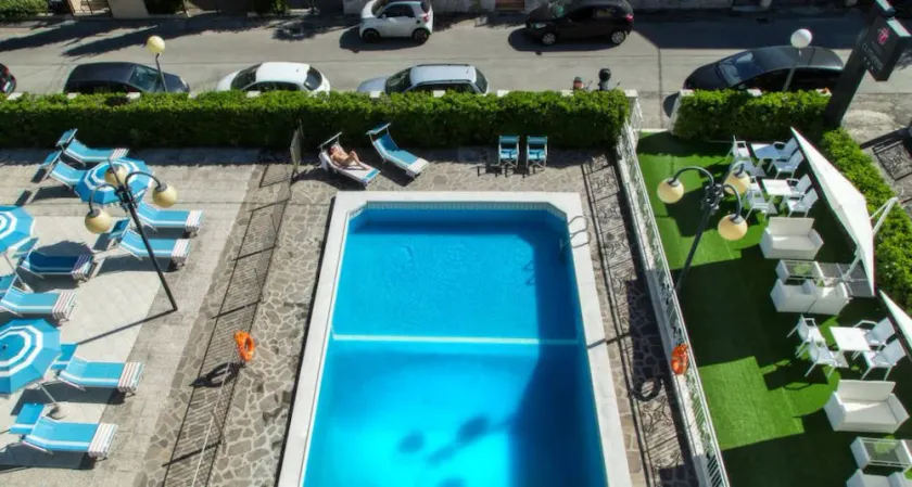 Hotel Clitunno - Image 1