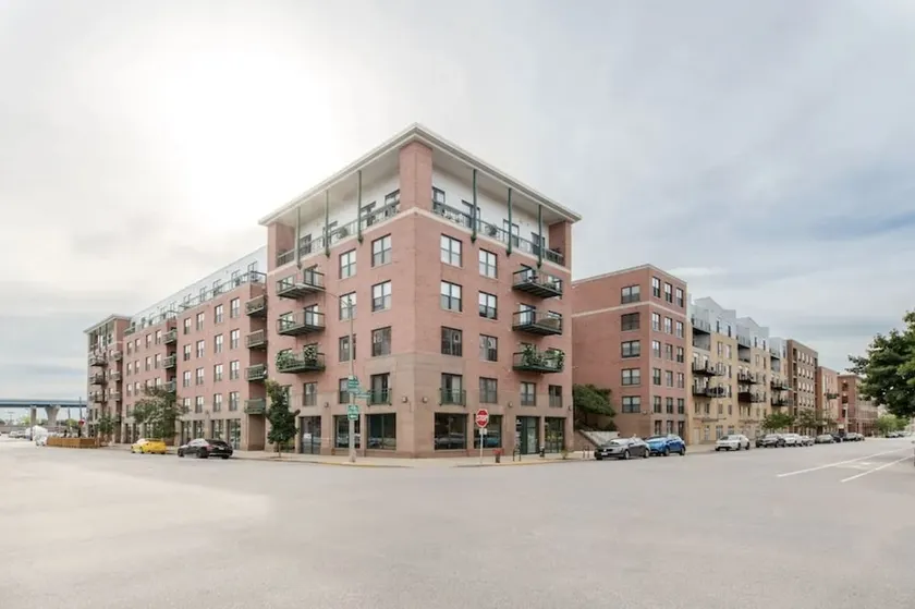 2 BR Apt with Kitchen and Wifi by Frontdesk - Image 1