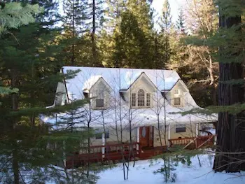 Farmhouse At The Lake 84 3 Bedroom Cabin by Redawning - Image 1