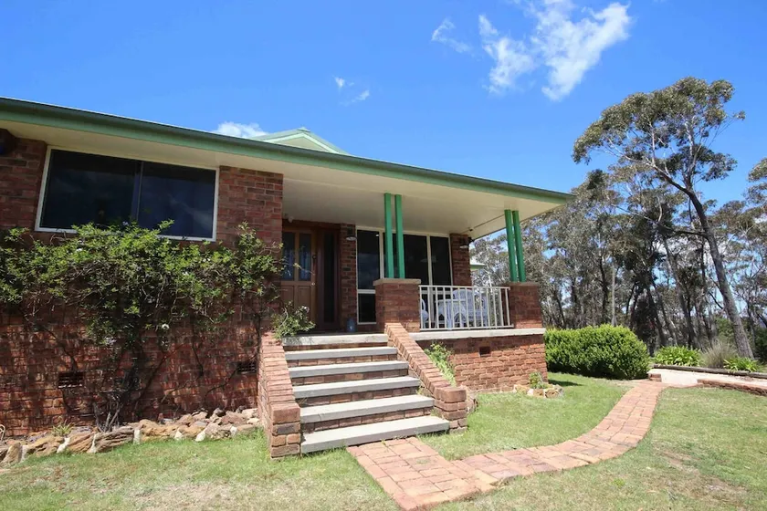 Highland View - Image 1