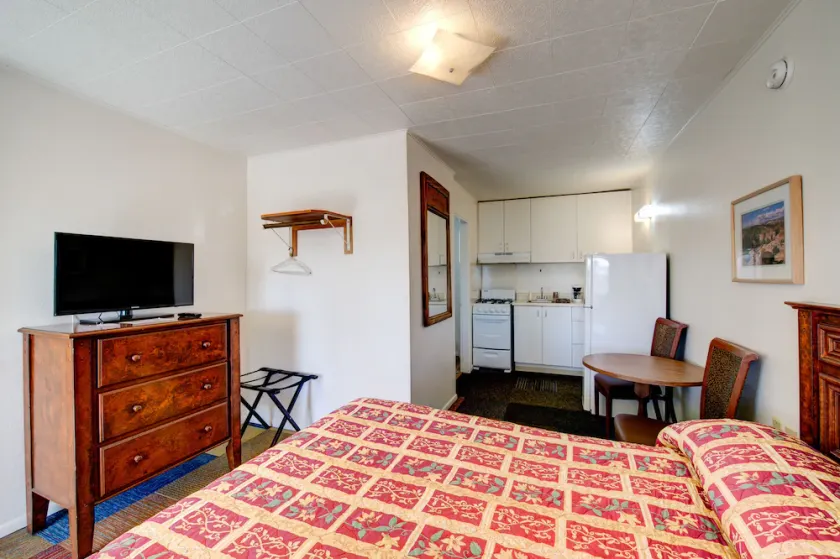 Crimson Hills Motel - Image 1