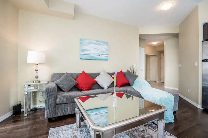 Aaira Suites at Fort York - Image 1