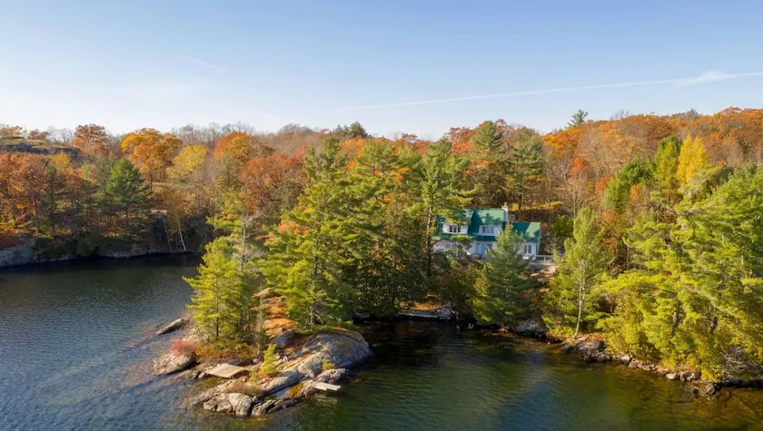 Blueberry Point A Classic Lake Joseph Family Cottage on a 900 ft Peninsula - Image 1