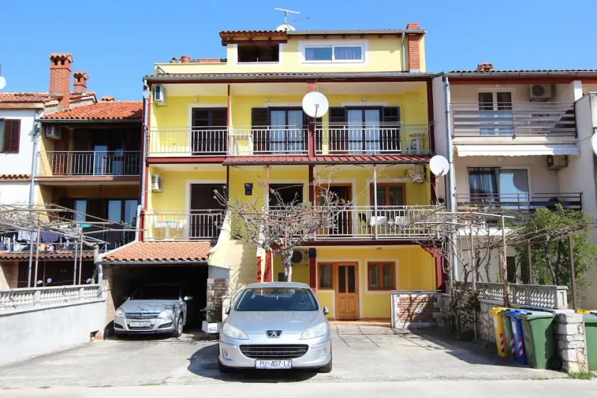 Room And Apartments Mariza - Image 1