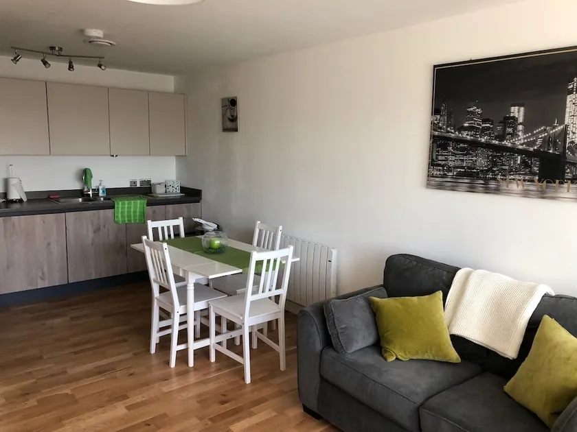 VIP Luxurious 1 bed in Cambridge for 4 People - Image 1