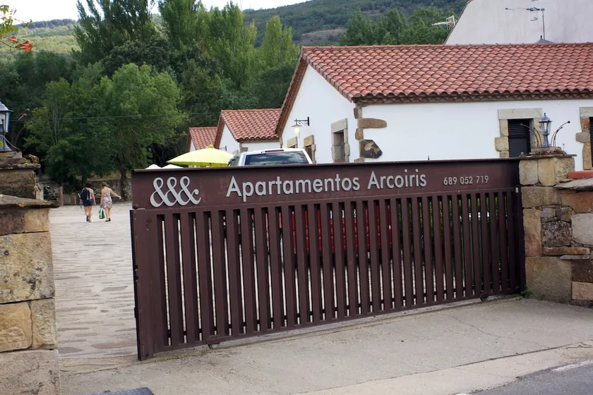 Apartamentos Arcoiris - Image 1