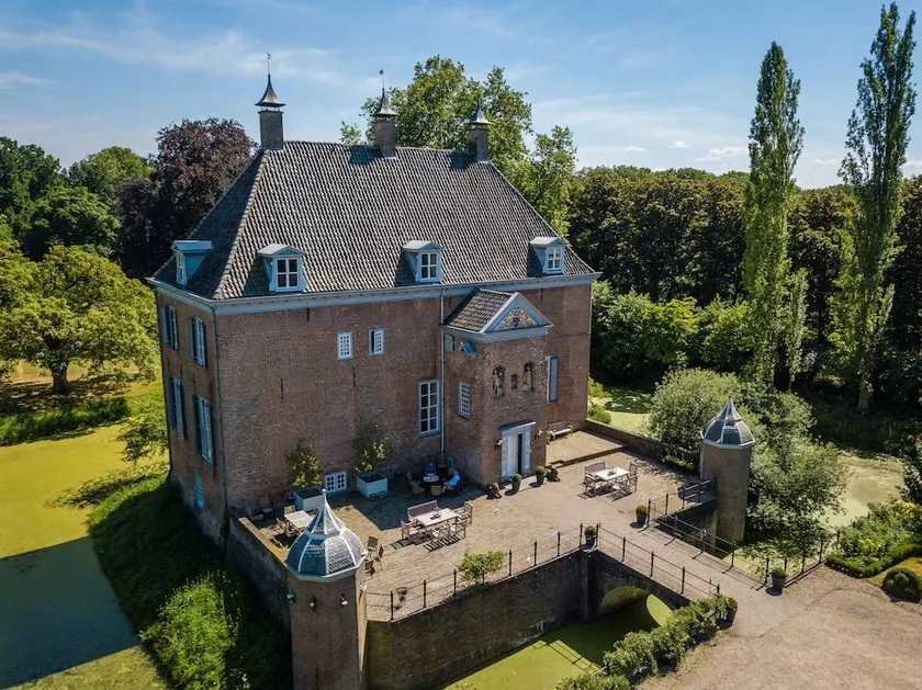Bed & Breakfast Kasteel Ophemert - Image 1