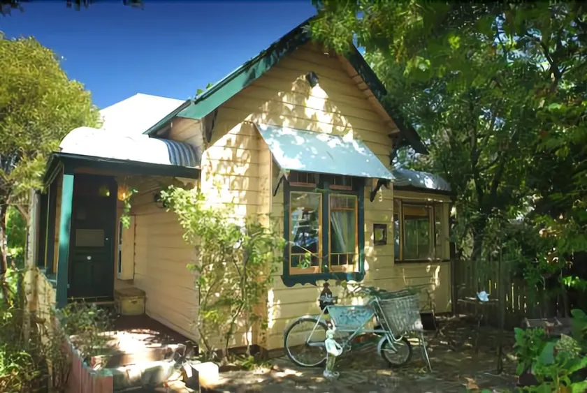 Leura Lady - Image 1