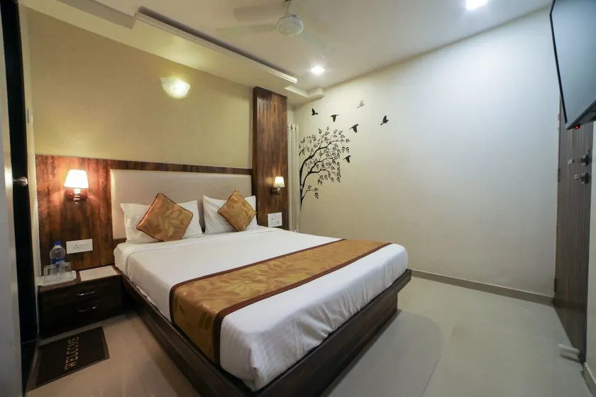 Hotel Oyster Suite Andheri West - Image 1
