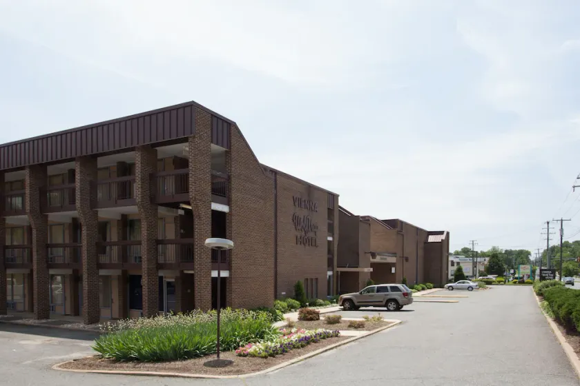 Vienna Wolf Trap Hotel - Image 1