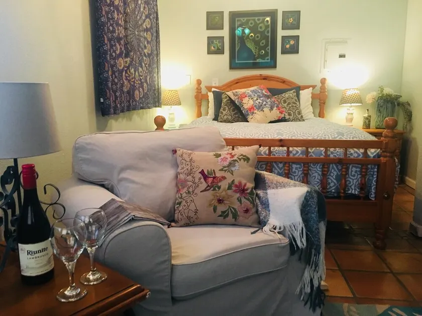 Pet Friendly Breathtaking Cottage with Great Views and Hot-tub in Rainbow, California - Image 1