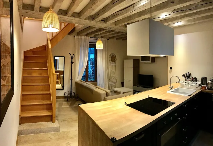 La Petite Cour - Image 1
