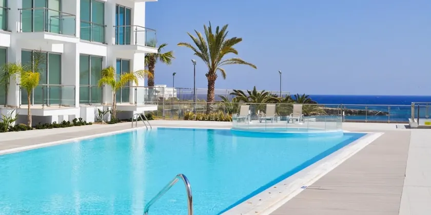 Oceanview Luxury Apartment 122 - Image 1