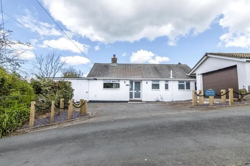 Little Hill - 3 Bedroom Bungalow - Wisemans Bridge - Image 1