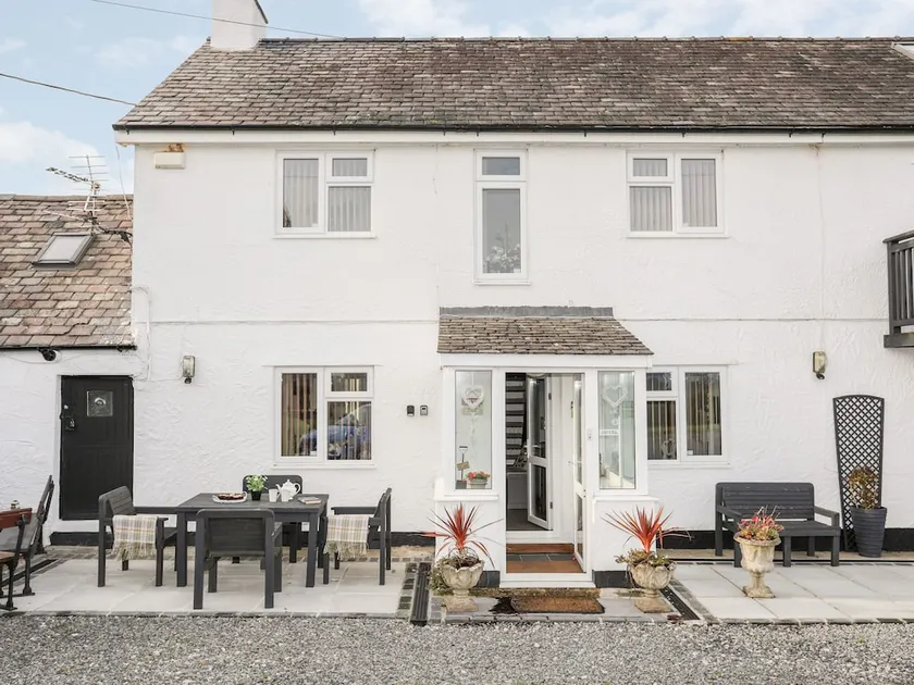 Hen Siop Y Rhos - Image 1