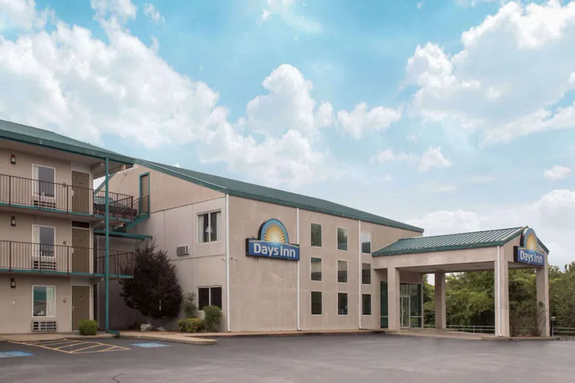 Days Inn by Wyndham Harrison - Image 1