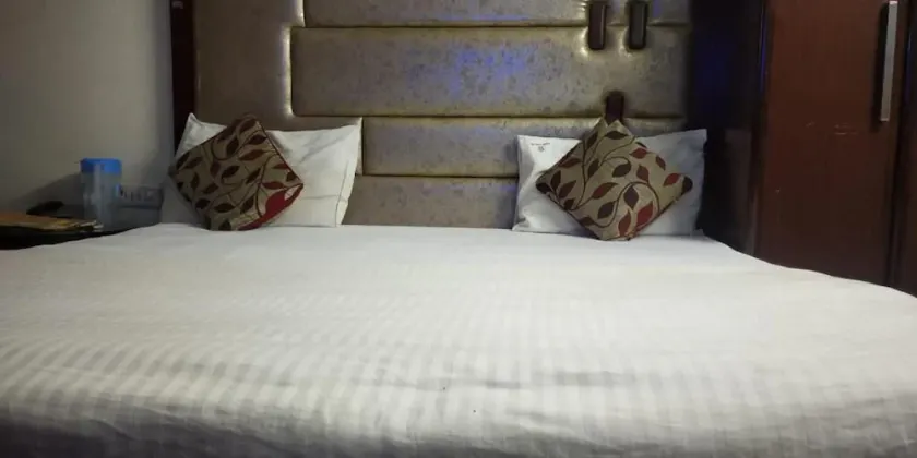 Hotel Metro Plaza - Image 1