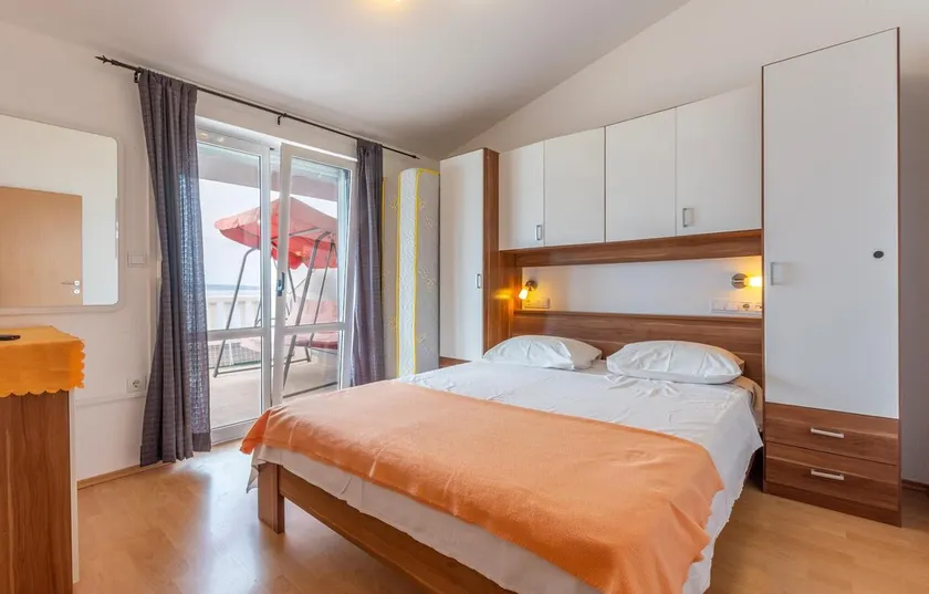 Apartment in Jesenice for 4 people with 1 room Ref. 618379 - Image 1