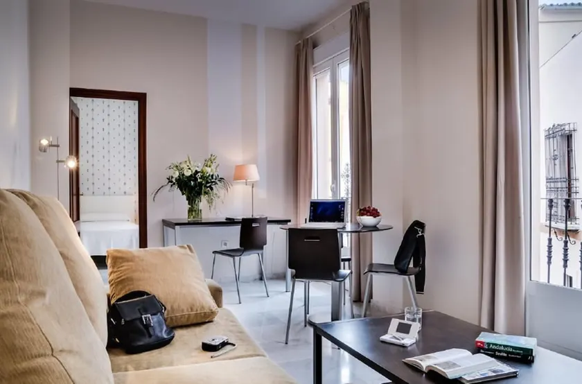 Las Cruces Apartamentos - Image 1