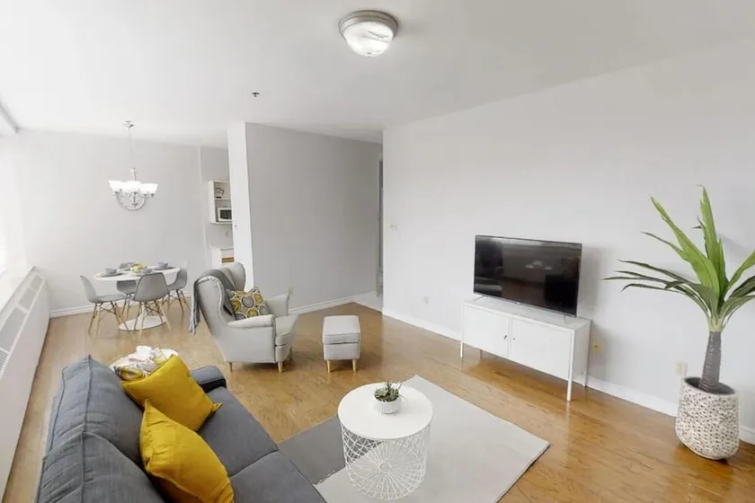 Bright Cozy Condo The Heart of Uptown 2BED Coffee & tea - Image 1