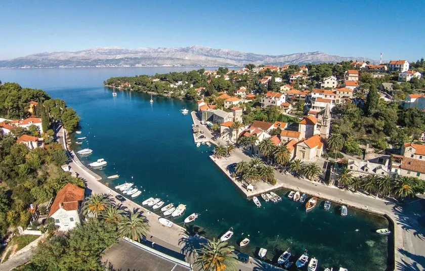 Amazing Apartment in Splitska With 3 Bedrooms and Wifi - Image 1