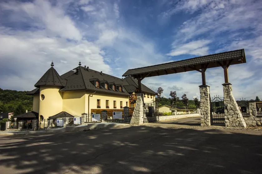 Penzión Hunting Chateau - Image 1