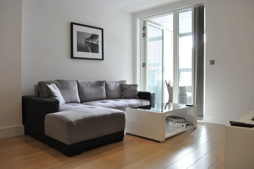 Modern 1 Bedroom Apartment in Brixton With Balcony - Image 1