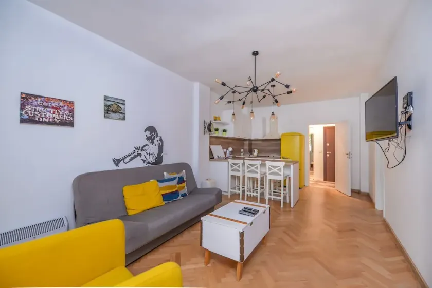 FM Deluxe 2-BDR Apartment - Cosmopolitan - Image 1