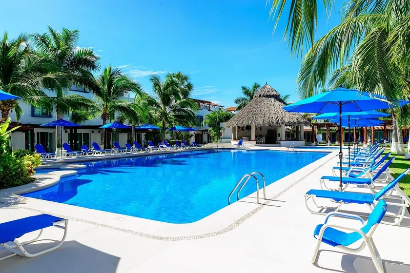 Villa exclusiva en Ixtapa a unos pasos del mar - Image 1