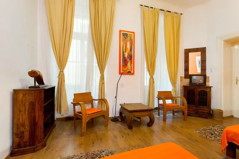 Maharaja Apartments and Rooms - Image 1