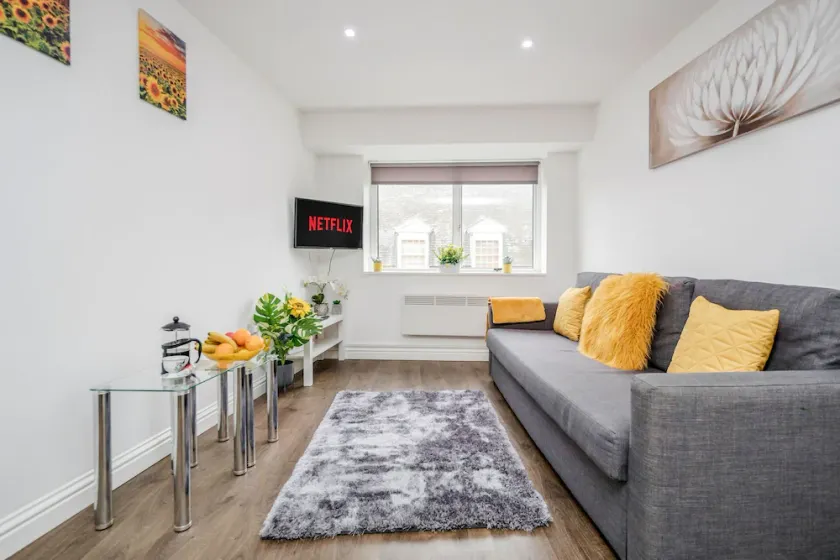2 Bedroom Apartment At Modernview Serviced Accommodation Watford Town Centre F15 - Image 1