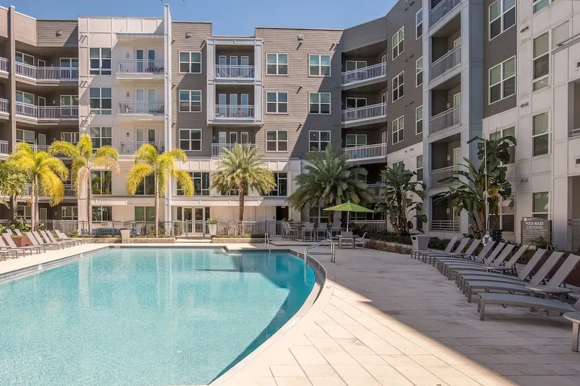 Courier City Apartments by Frontdesk - Image 1
