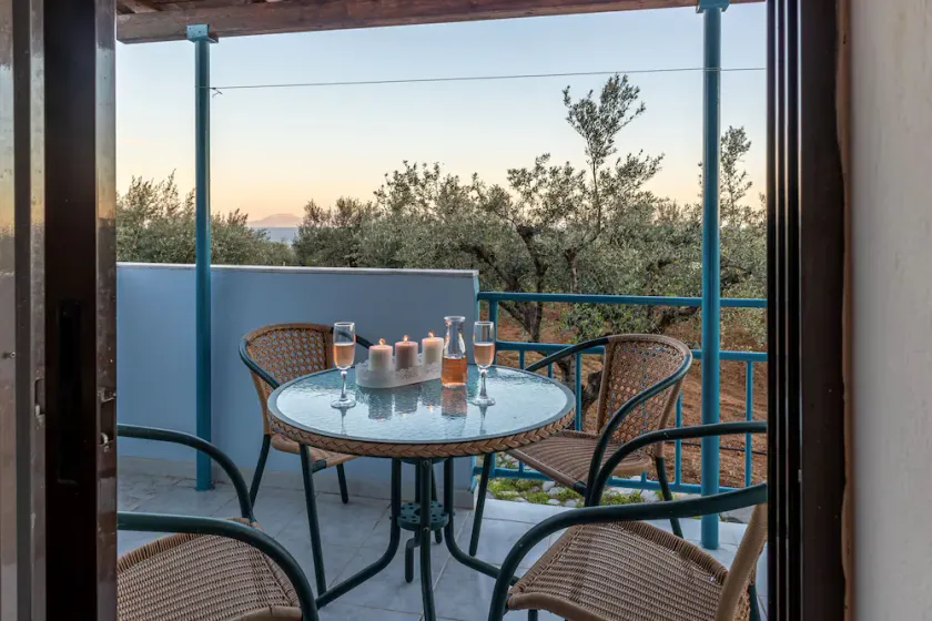 Sunny Summer Retreat - Perfect Location - Image 1