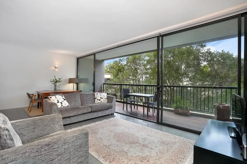 Surry Hills 1 Bedroom Apartment - ADEL1 - Image 1