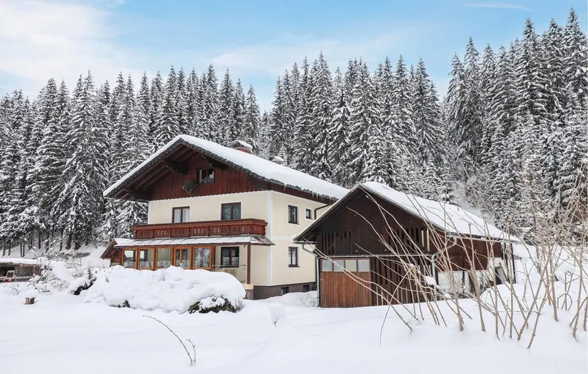 Beautiful Caravan in Gosau With 6 Bedrooms and Wifi - Image 1
