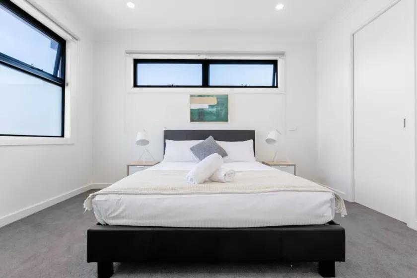 WoW Factor!luxe 4BR Townhouse@glen Waverley - Image 1