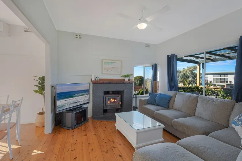 Bungo Beach House Pet Friendly House - Image 1